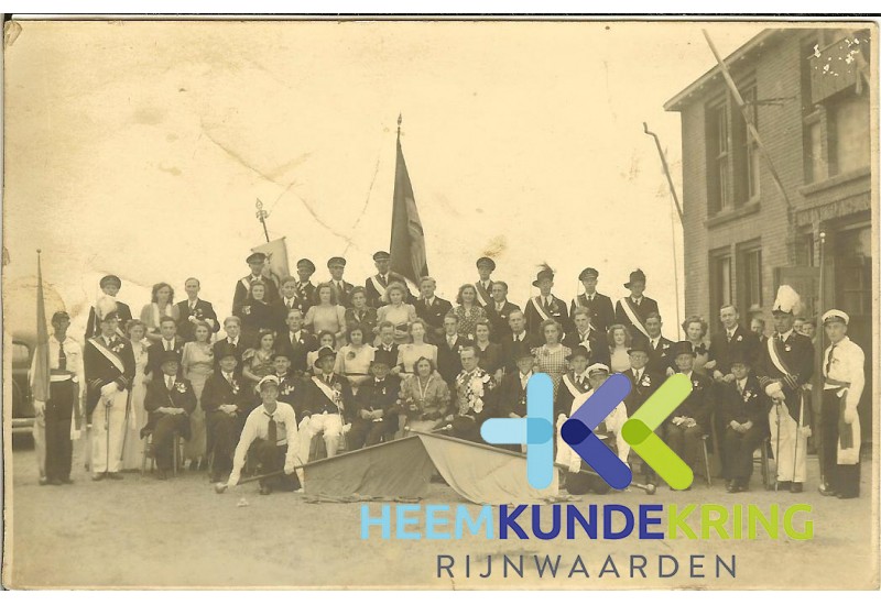 1946 Koning Th B.A.M. Gerritsen Koningin P.J.H. van Woesik Coll. H.Seising F00002808
